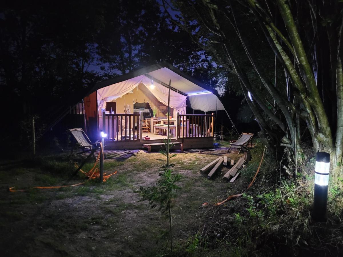 Tente Lodge Safari Saint-Martin-des-Besaces 외부 사진